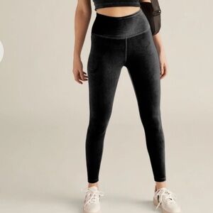EUC Beyond Yoga 26” Inseam Black Velvet Motion High Waisted Leggings